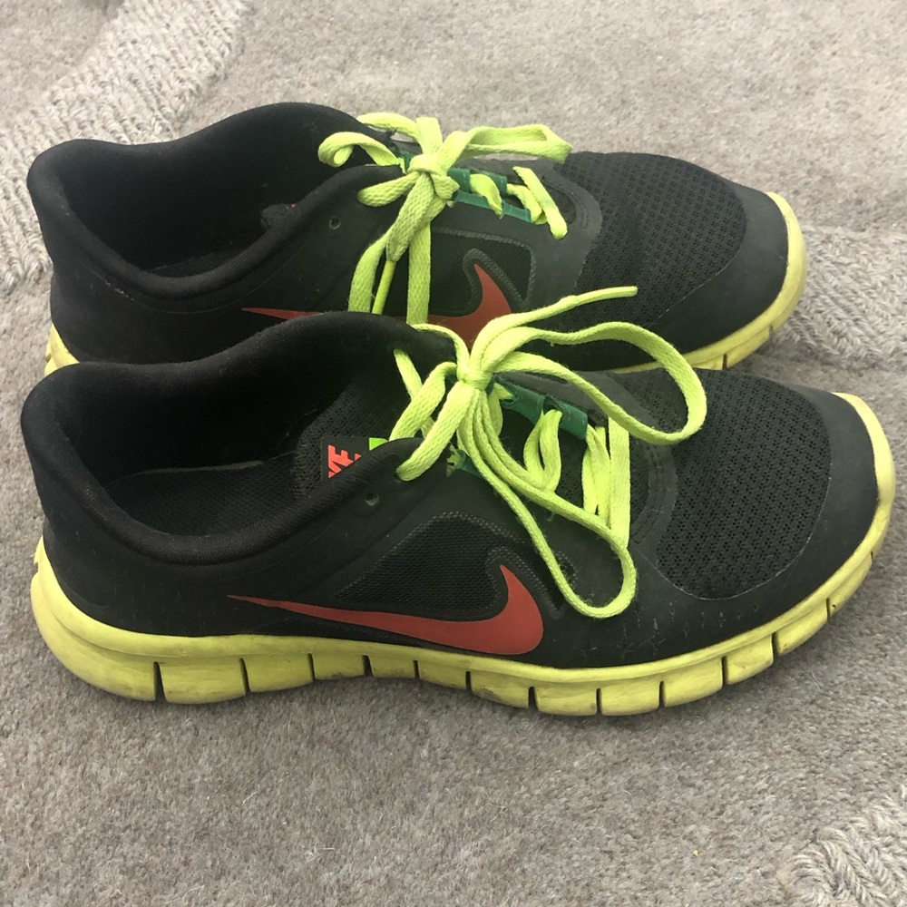 Black and Neon Nike Free Run 3 Gym Shoes - Picture 3 of 3